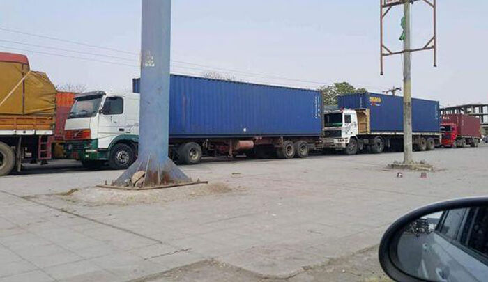 الحوثيون يحتجزون أكثر من 1176 شاحنة بضائع في ذمار