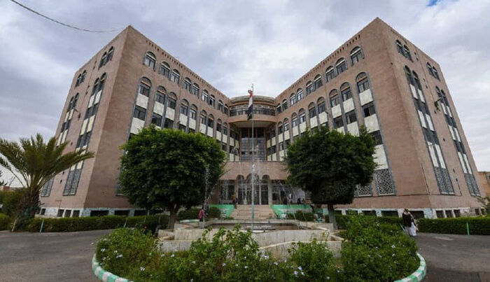 نقابة التجار والغرفة التجارية تحتجان على التعسفات الحوثية وتهددان بإضراب شامل